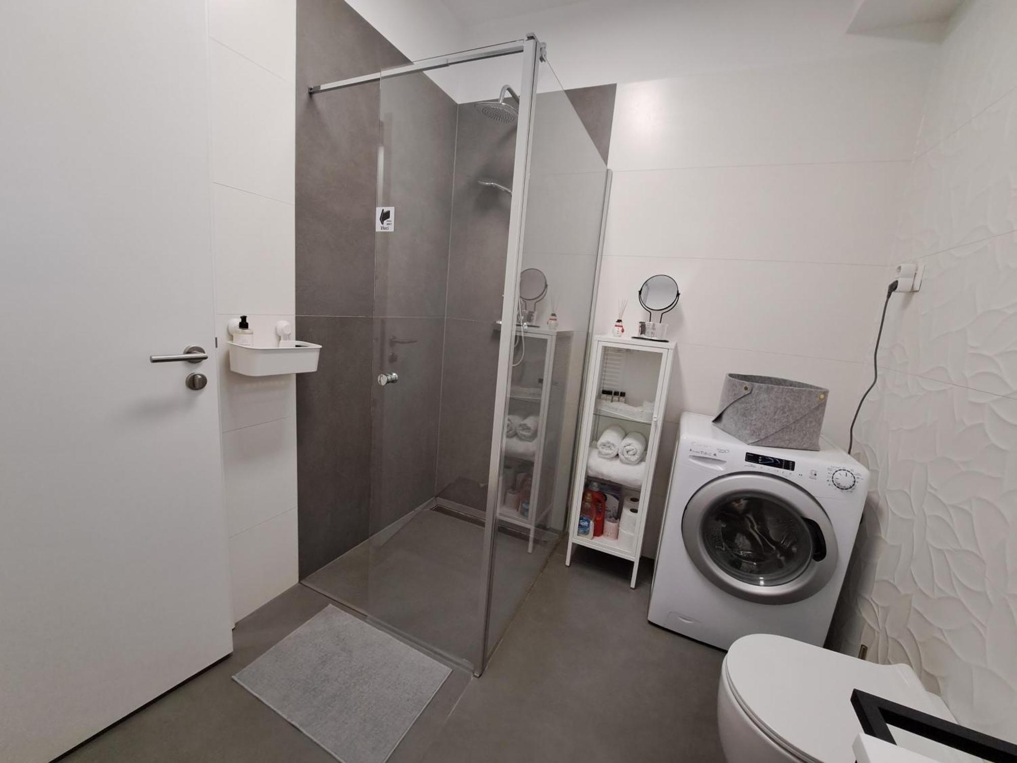 Stunning New Apartment With Free Parking Near City Centre Любляна Экстерьер фото